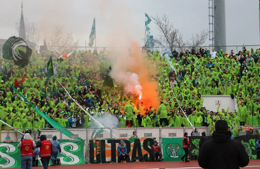 lider-bursaspor-32-ispartaspordan-puani-zor-kurtardi