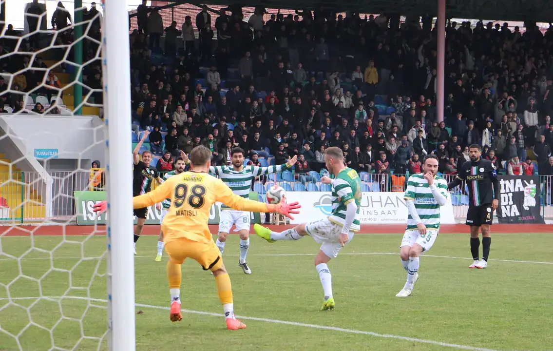 lider-bursaspor-32-ispartaspordan-puani-zor-kurtardi