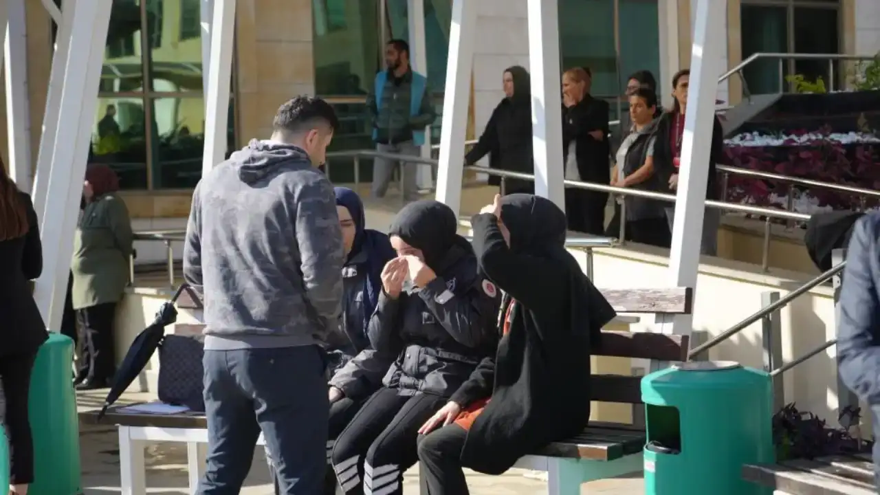 antalya-adliyesinde-aci-toren-guvenlik-gorevlisi-gozyaslariyla-ugurlandi