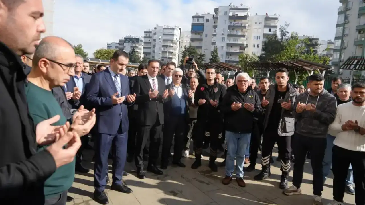 antalya-adliyesinde-aci-toren-guvenlik-gorevlisi-gozyaslariyla-ugurlandi