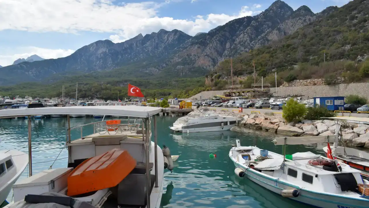 antalya-balikci-barinaginda-kayyum-tartismasi-suruyor-kayyumun-suresi-dolmustu