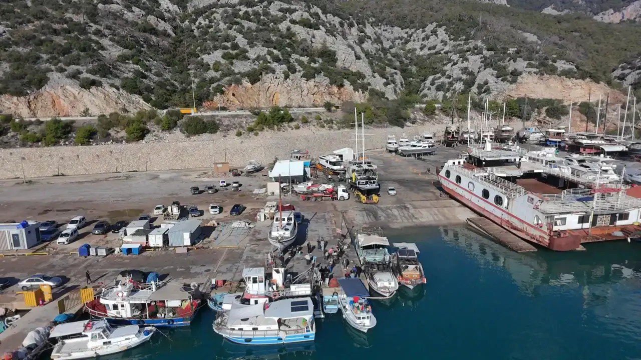 antalya-balikci-barinaginda-kayyum-tartismasi-suruyor-kayyumun-suresi-dolmustu