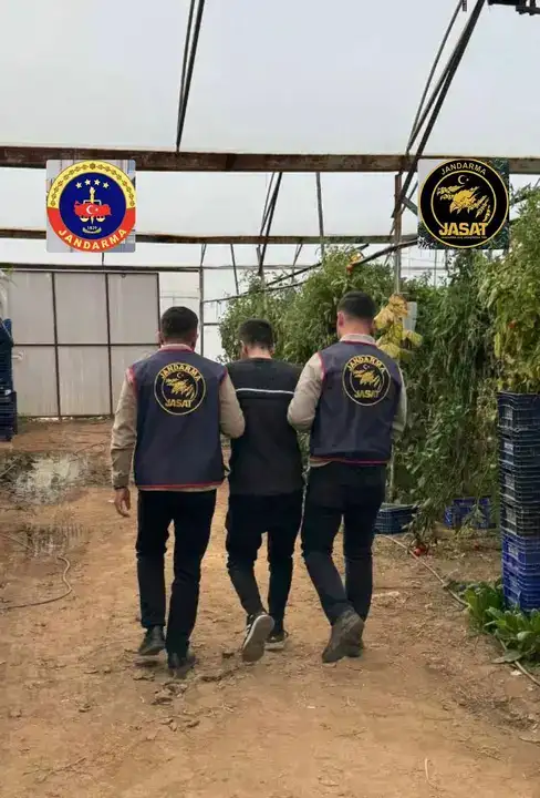 antalyada-gece-vakti-silahli-yagmaya-20-yil-kiskivrak-yakalandi