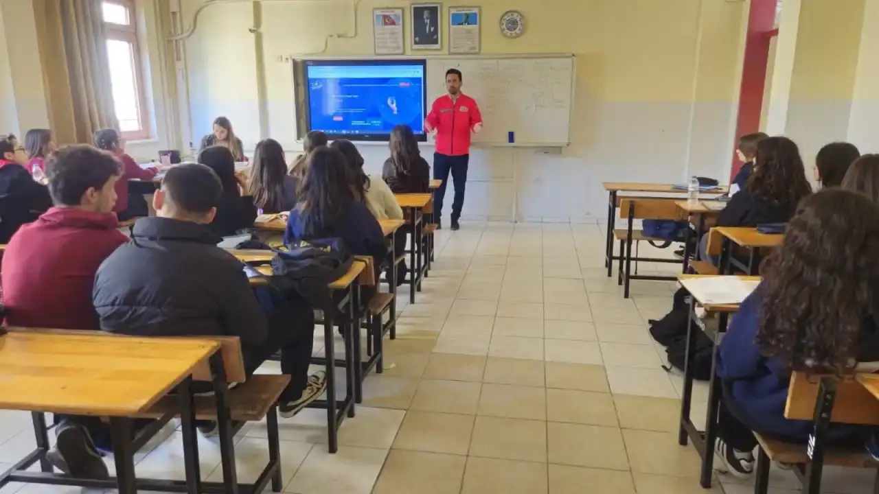 antalyada-teknofest-2026-heyecani-okullara-tasindi