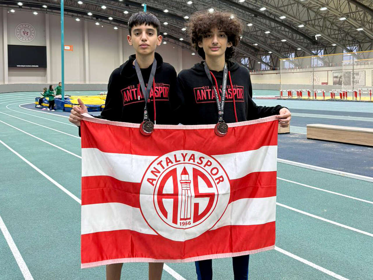 antalyasporlu-atletler-bursadan-3-madalya-aldi