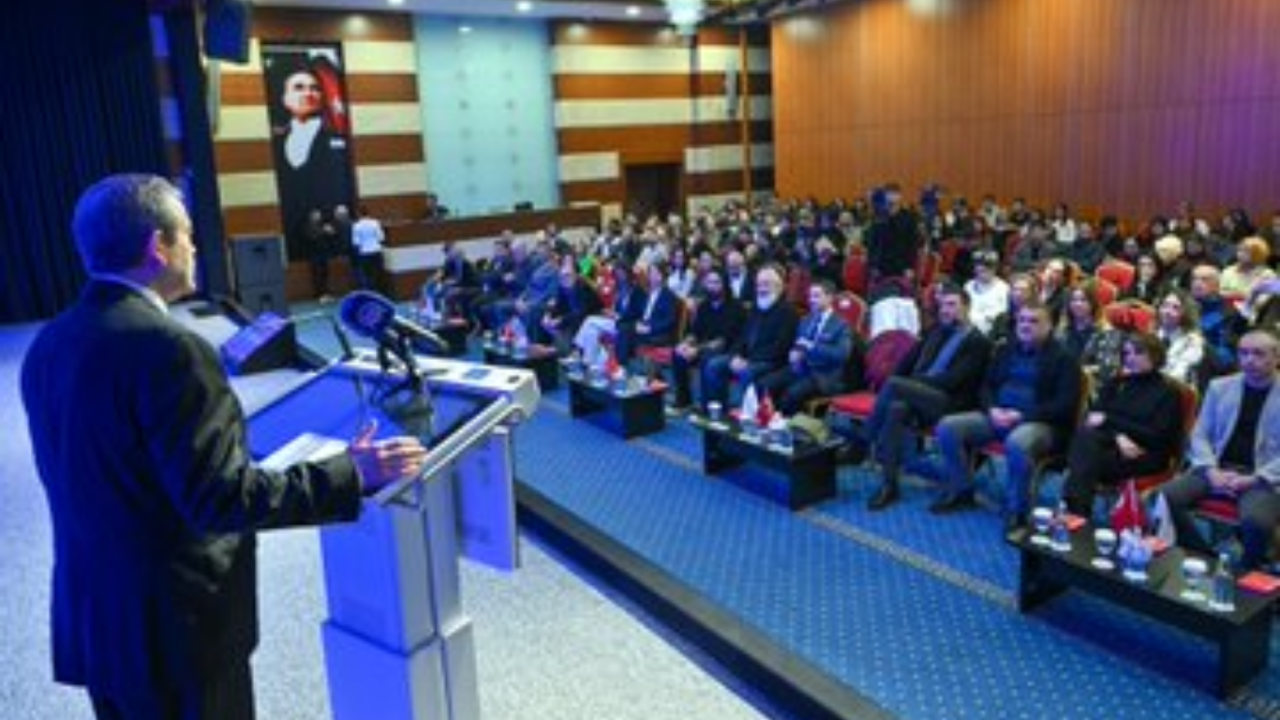 is-dunyasinda-yeni-donem-atsoda-dijital-stratejiler-konusuldu