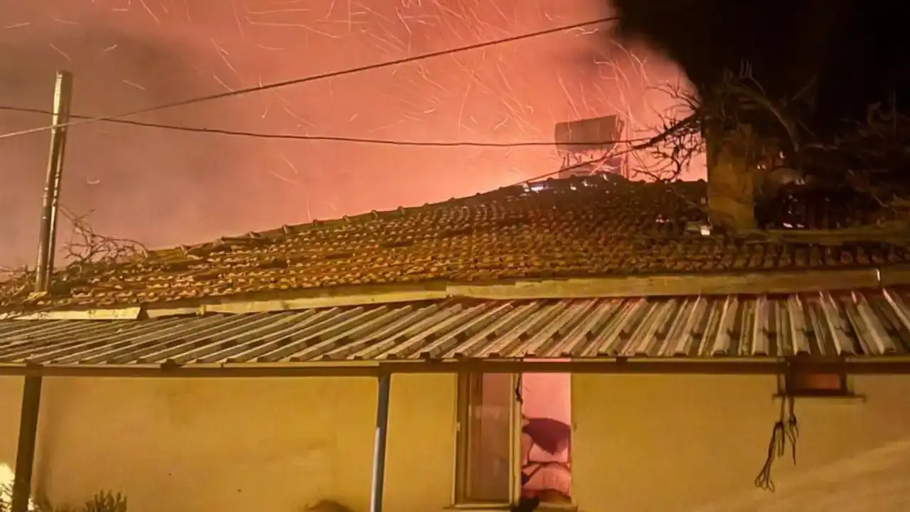 burdurda-4-kisilik-aile-yangindan-son-anda-kurtuldu