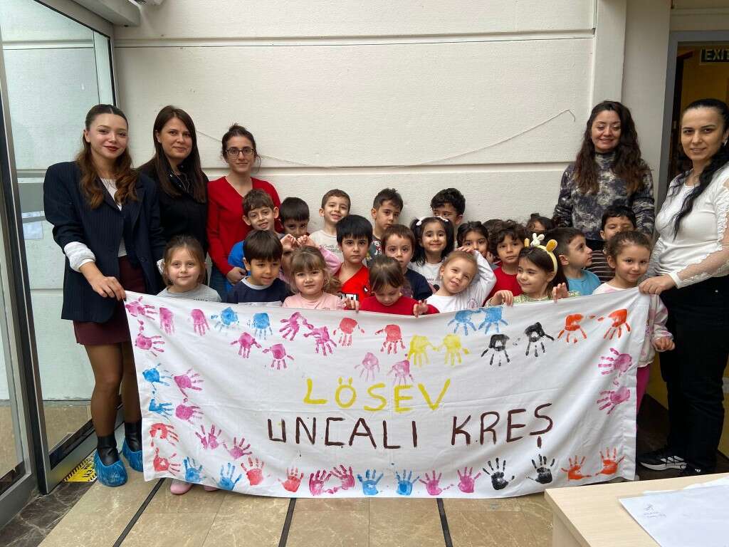 losev-ve-konyaaltindan-ornek-ders-maskeler-hastalik-icin-degil-umut-icin-takildi