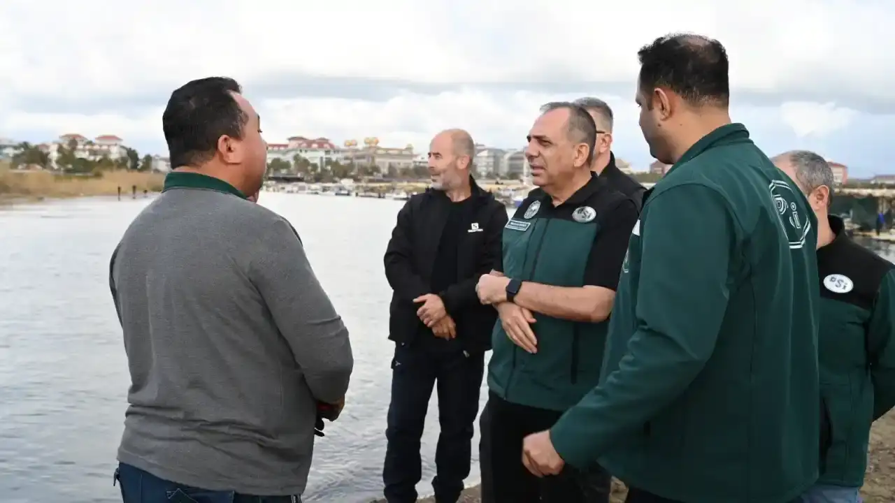 manavgatta-irmak-tasmasina-karsi-sel-mesaisi-suruyor