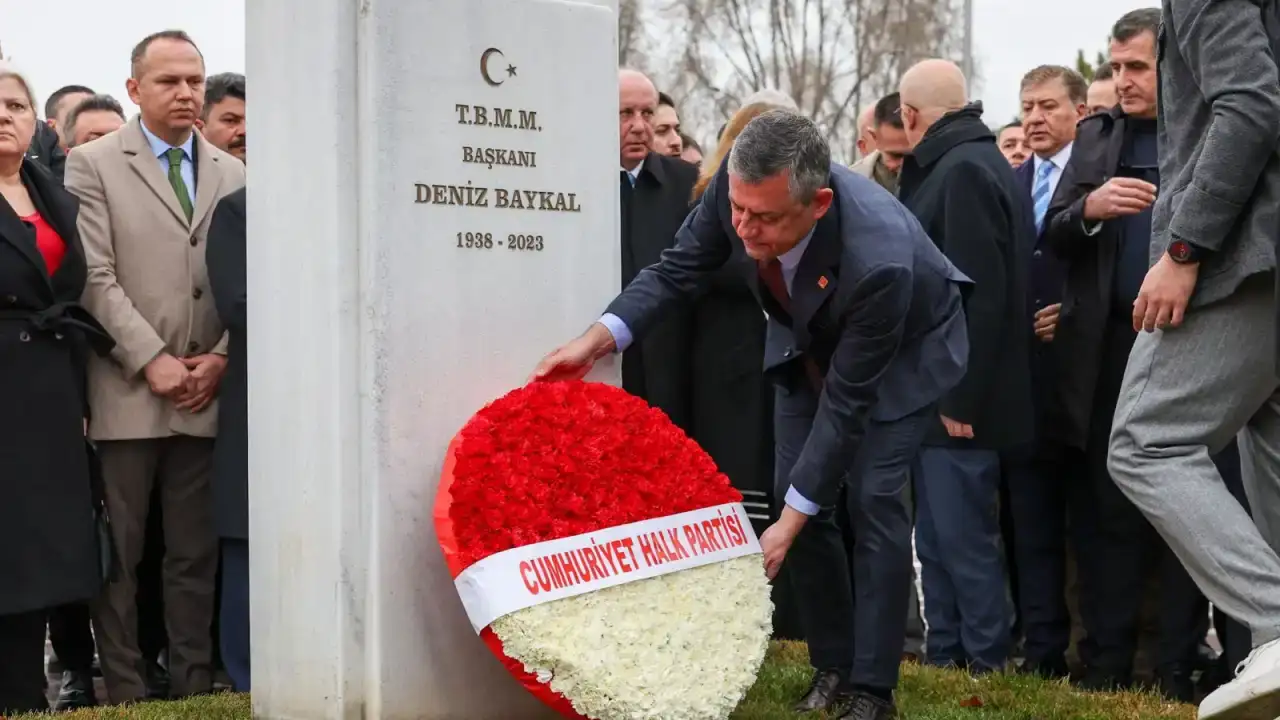 ozel-baykalin-olum-yildonumu-anmasina-katildi-erdogana-1-mart-gondermesi-yapti