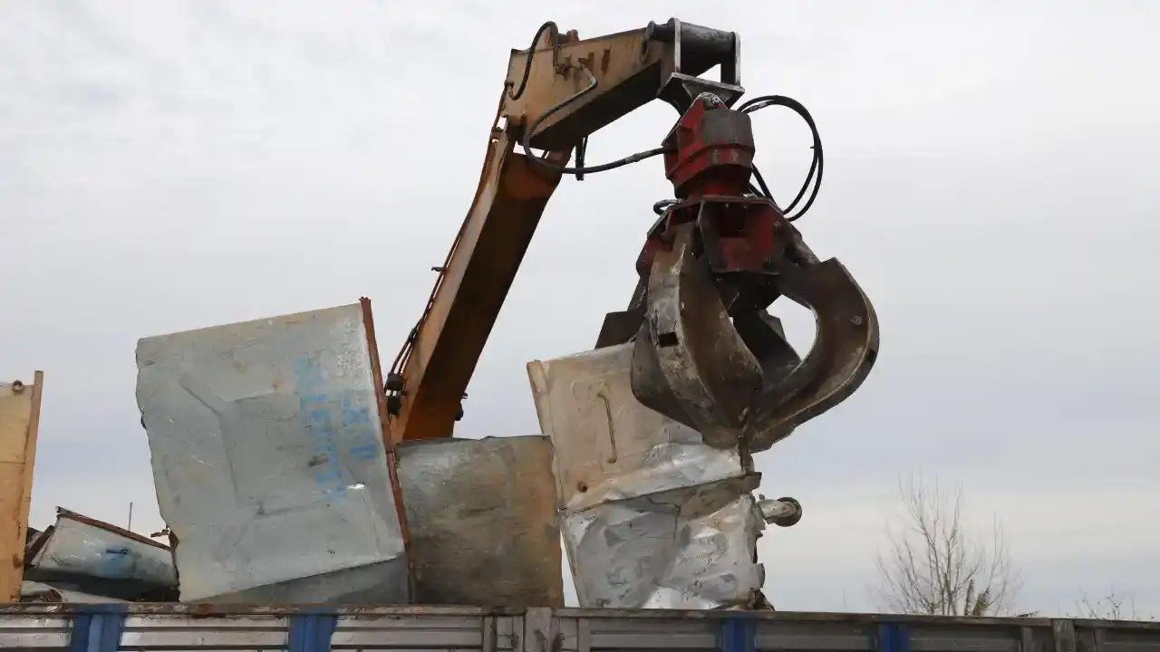 aksuda-kullanilmayan-ekipmanlar-makine-ve-kimya-endustrisine-verildi