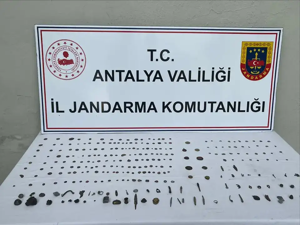 alanyada-goktasi-kacakciligi-avsallarda-281-parca-ele-gecirildi