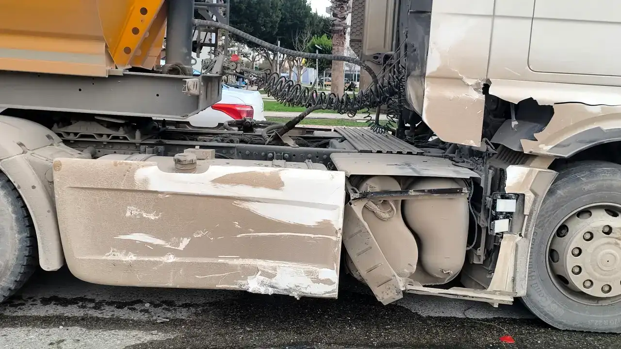 antalyada-2-liseli-okul-donusu-kazaya-karisti