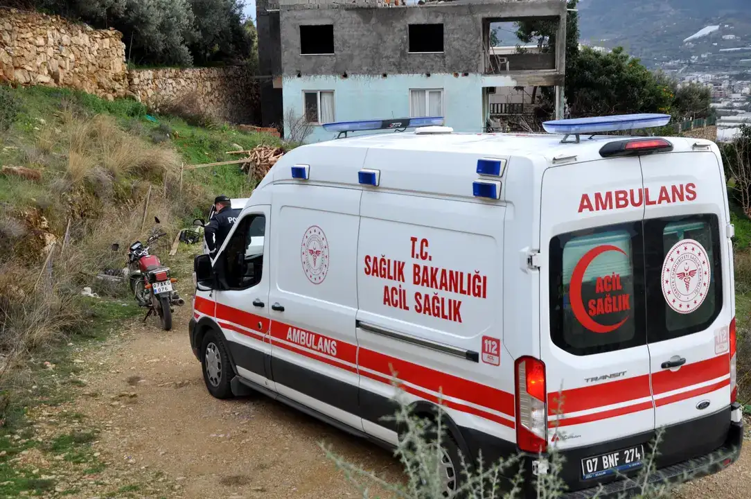 gazipasada-motosikletli-cift-3-metrelik-sarampole-yuvarlandi