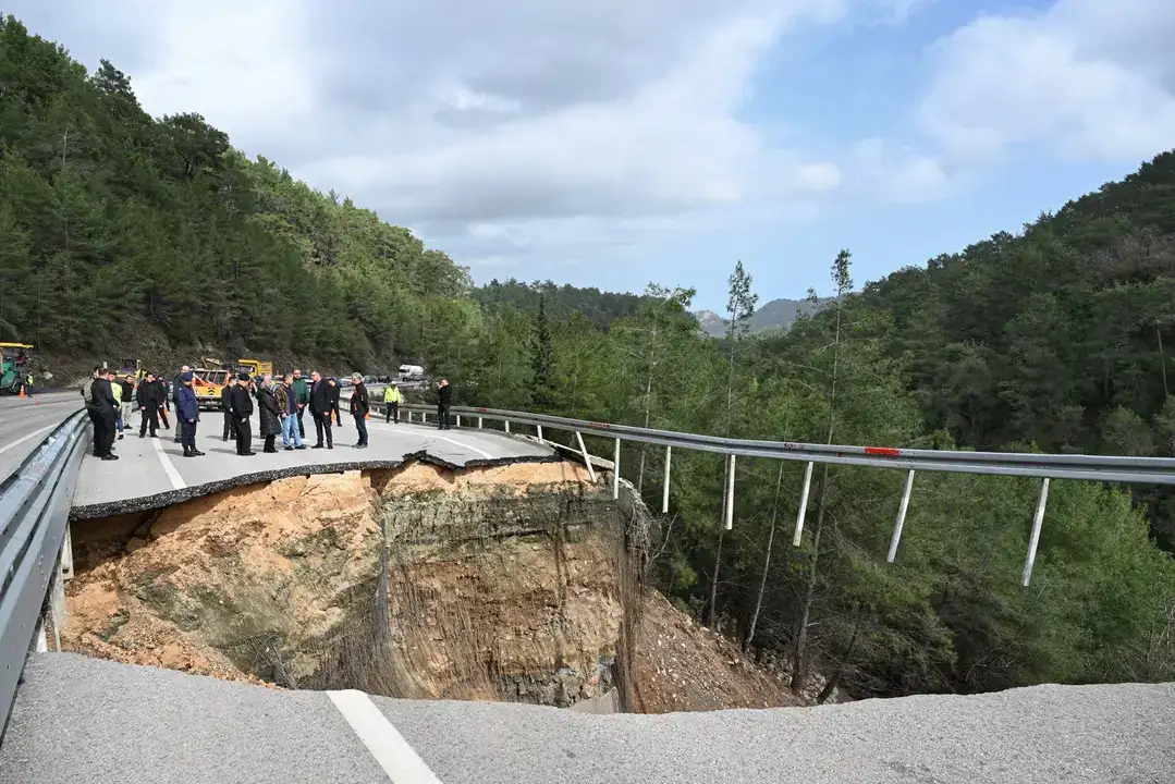 kumluca-kemer-yolunda-neler-oluyor-heyelanlar-icin-bilimsel-onlem-cagrisi