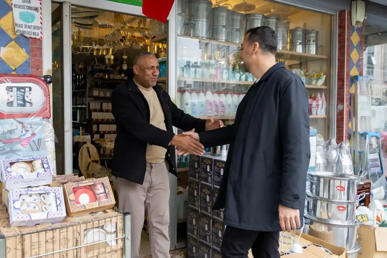 manavgatta-baskan-vekili-halkin-nabzini-tuttu