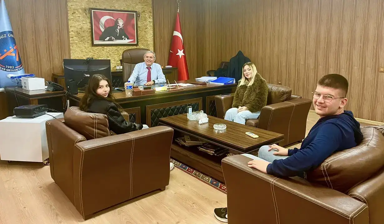 akdeniz-universitesinde-duygusal-veda-sosyal-bilimler-muduru-burhan-ozkan-gorevinden-ayrildi