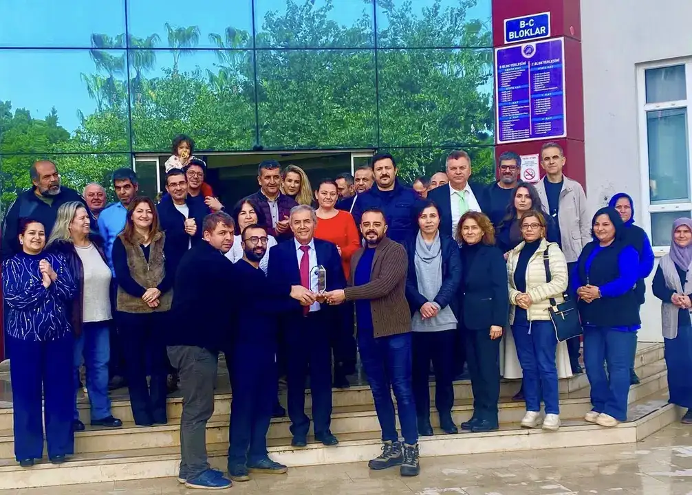 akdeniz-universitesinde-duygusal-veda-sosyal-bilimler-muduru-burhan-ozkan-gorevinden-ayrildi