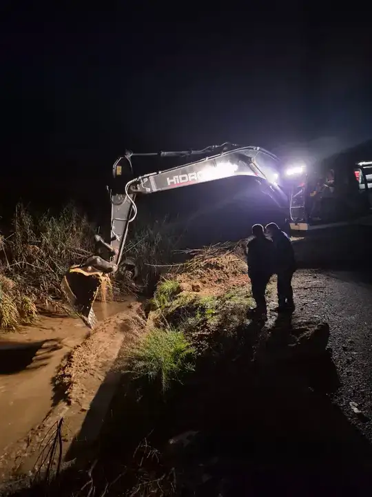 alanyada-su-taskinlari-ve-heyelan-bu-yollar-kapatildi