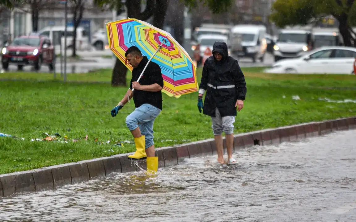 antalya-dogal-yasam-parki-firtina-nedeniyle-kapandi