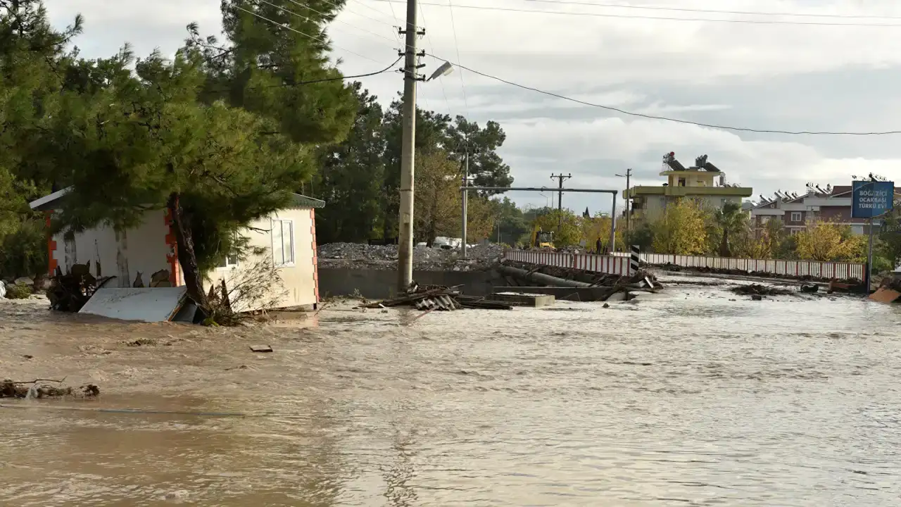 antalya-milletvekili-kaya-kemerde-yasanan-sel-felaketini-tbmmye-tasidi