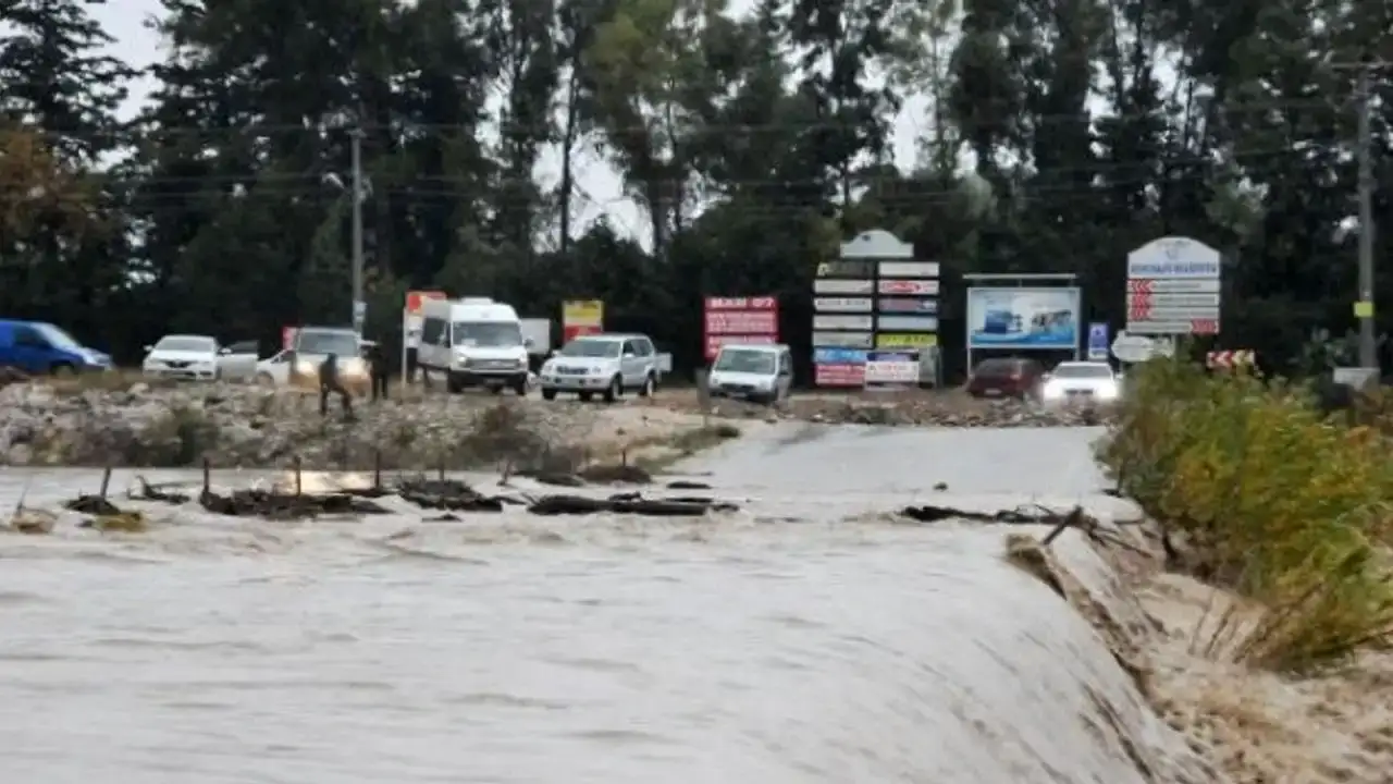 antalya-milletvekili-kaya-kemerde-yasanan-sel-felaketini-tbmmye-tasidi