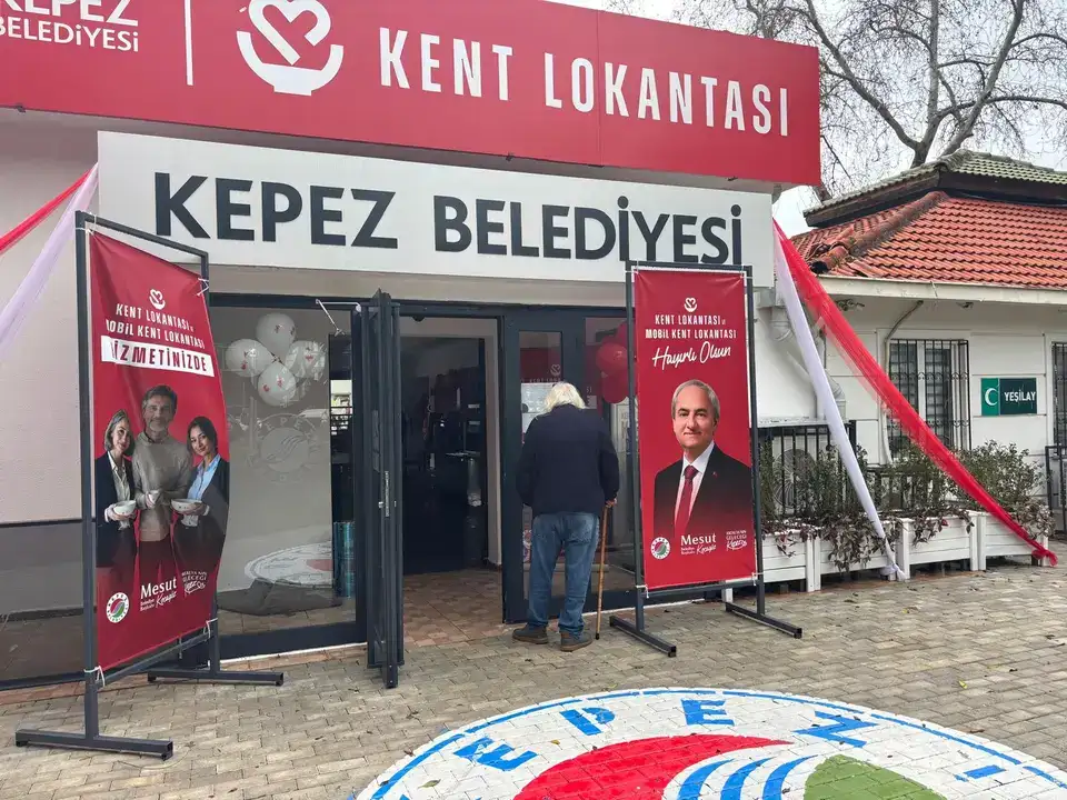 kepez-halk-lokantasinda-firtina-engeli-servise-ara-verildi