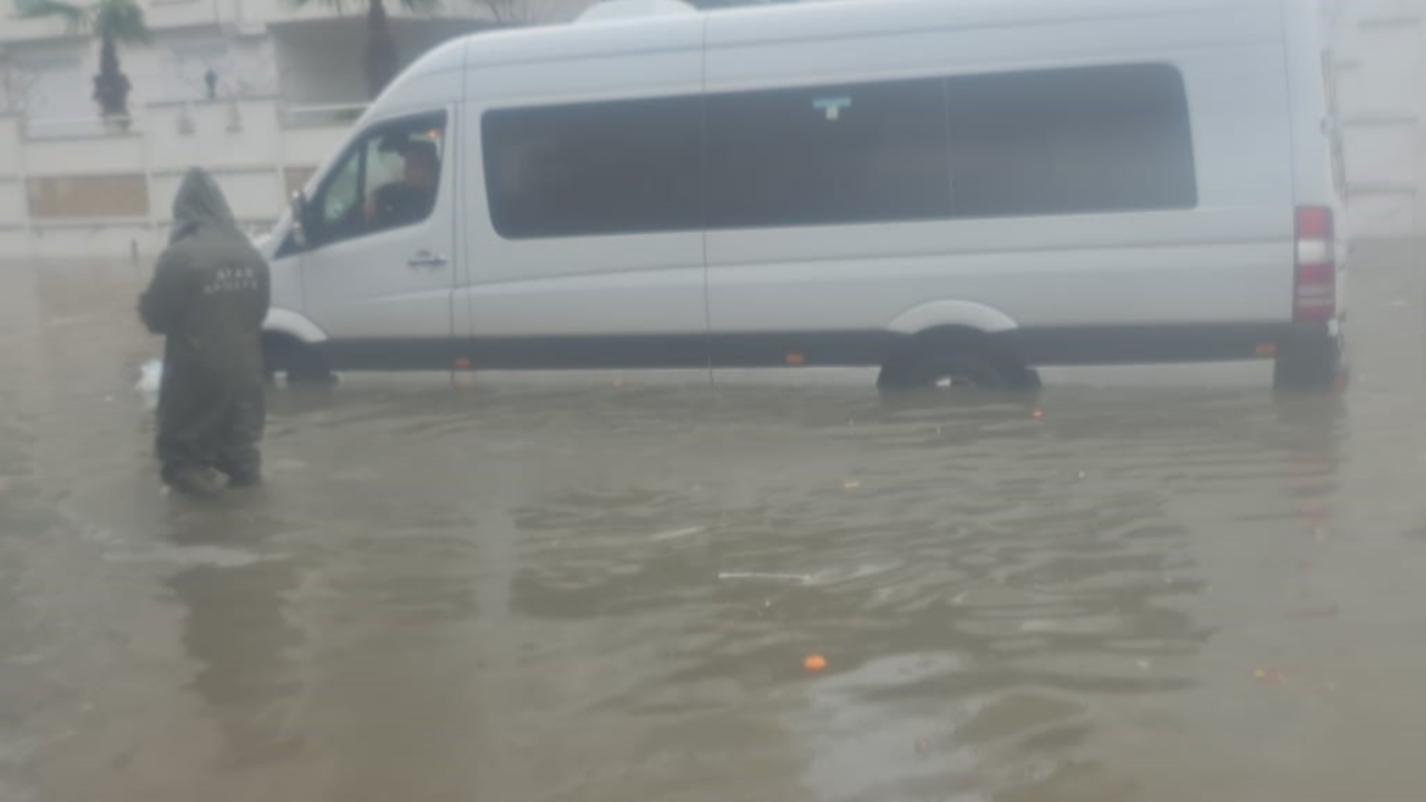 kepezustu-kavsaginda-trafik-yagisa-teslim