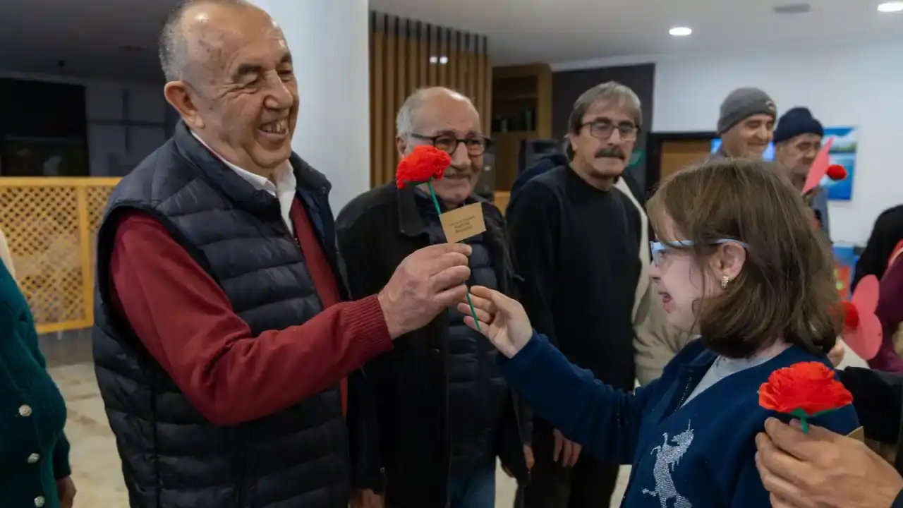 manavgatta-uc-kusak-sevginin-en-yalin-halinde-bulustu