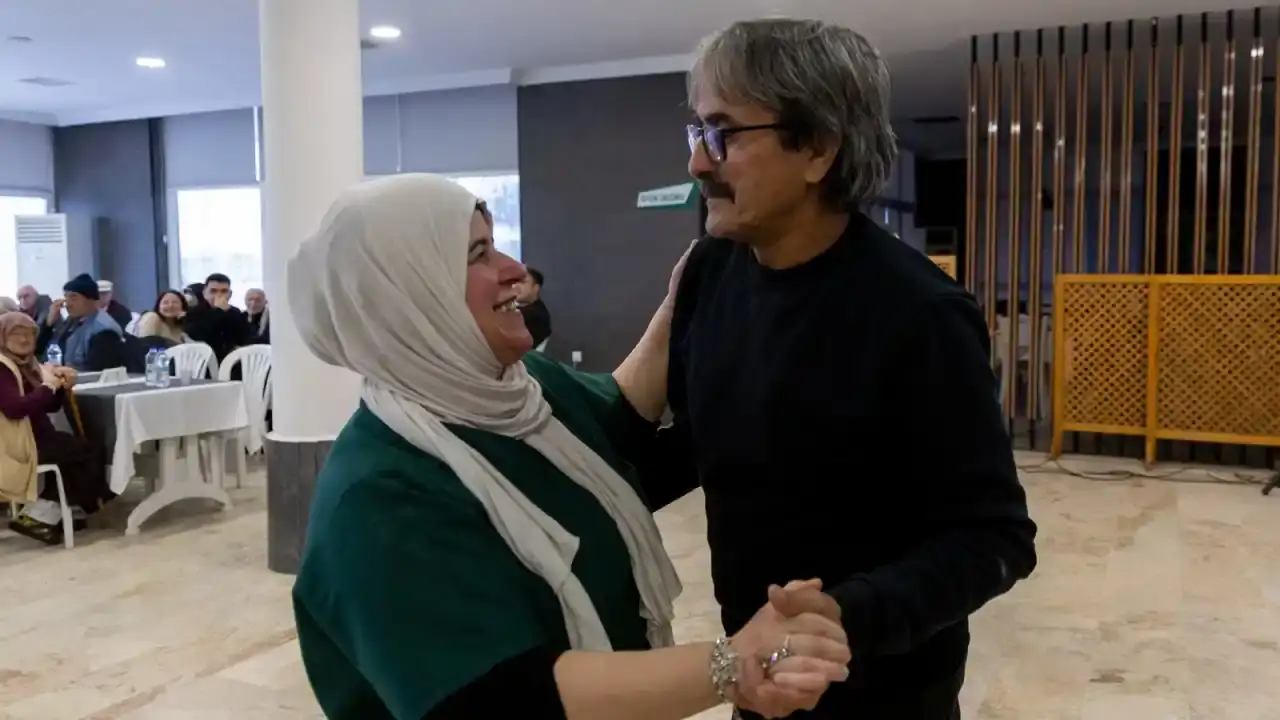 manavgatta-uc-kusak-sevginin-en-yalin-halinde-bulustu