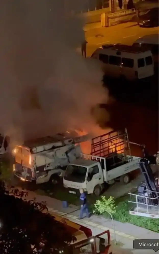 muratpasada-kiz-arkadasiyla-tartisan-sahis-araclara-atese-verdi