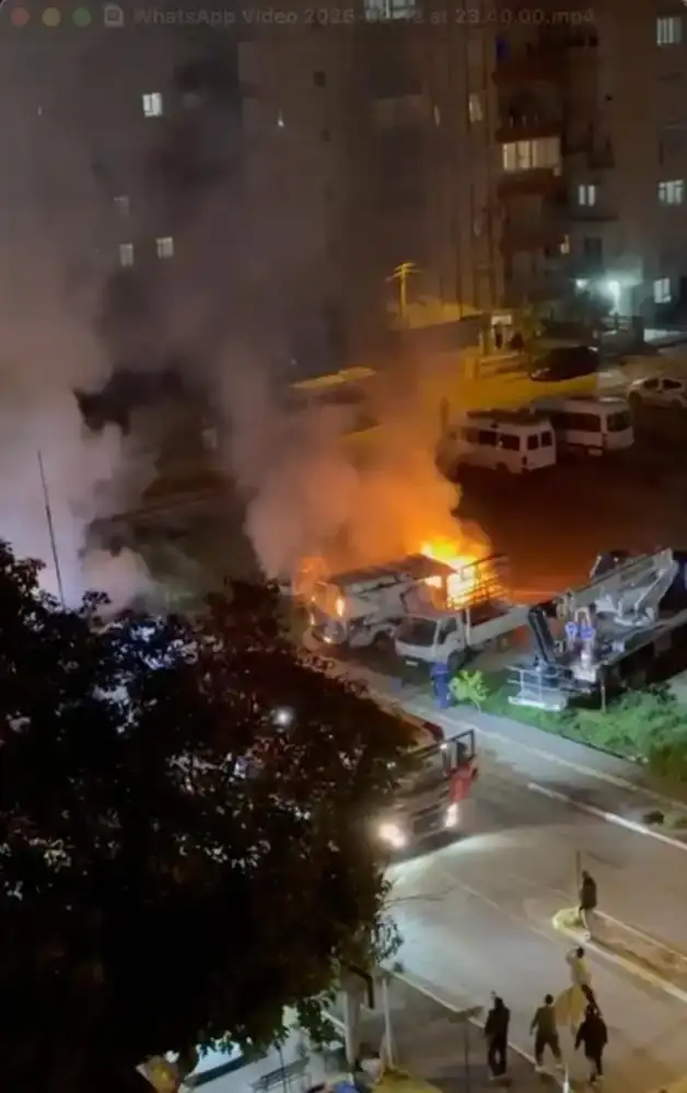 muratpasada-kiz-arkadasiyla-tartisan-sahis-araclara-atese-verdi