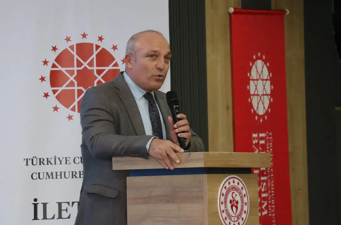 200-genc-antalyadaki-medya-kampinda-bulustu