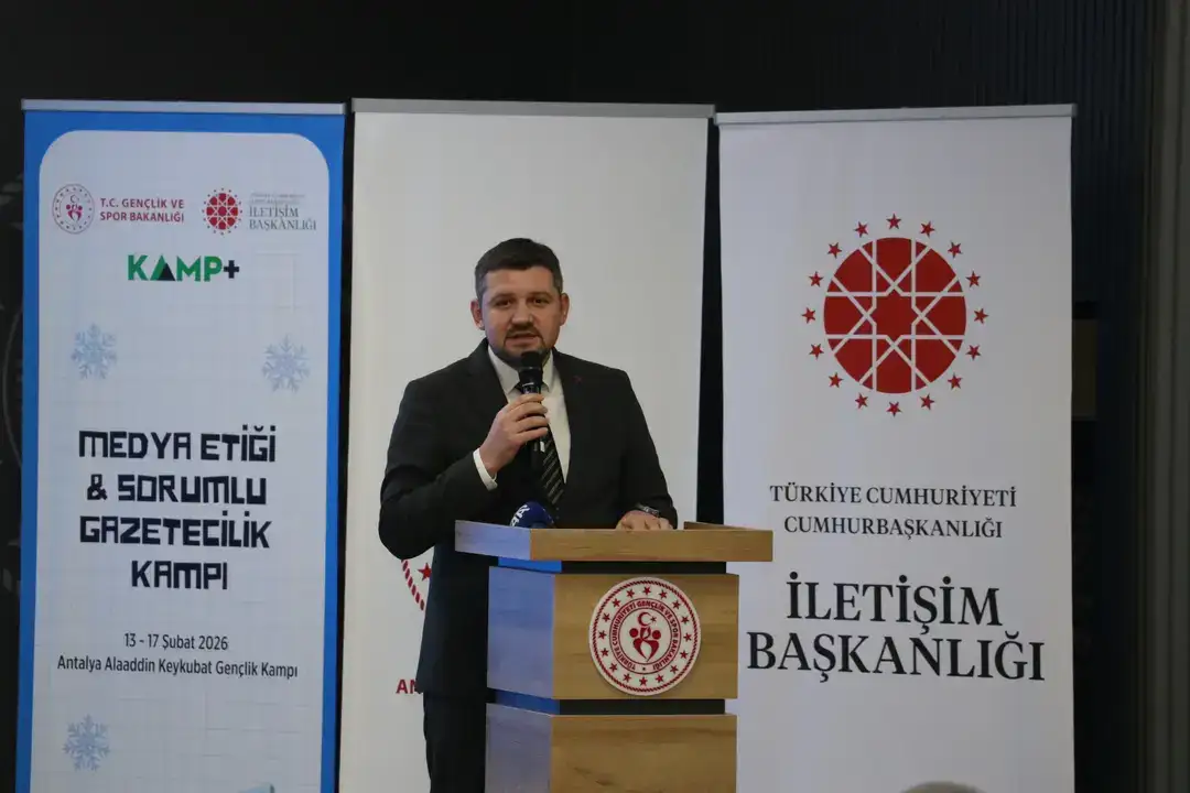 200-genc-antalyadaki-medya-kampinda-bulustu