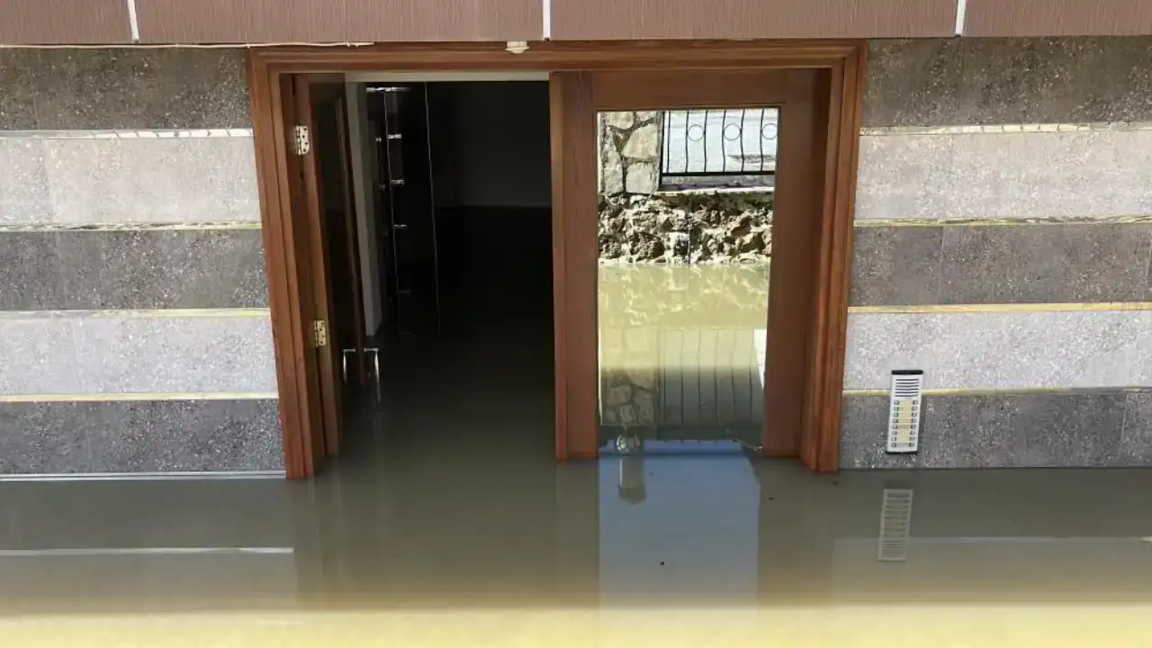 alanyada-sel-felaketi-dim-ve-oba-cayi-tasti-isletmeler-yikildi