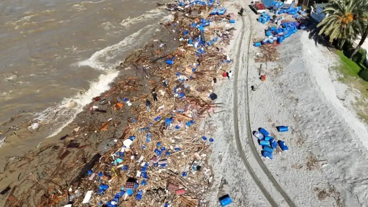 alanyada-sel-felaketi-dim-ve-oba-cayi-tasti-isletmeler-yikildi