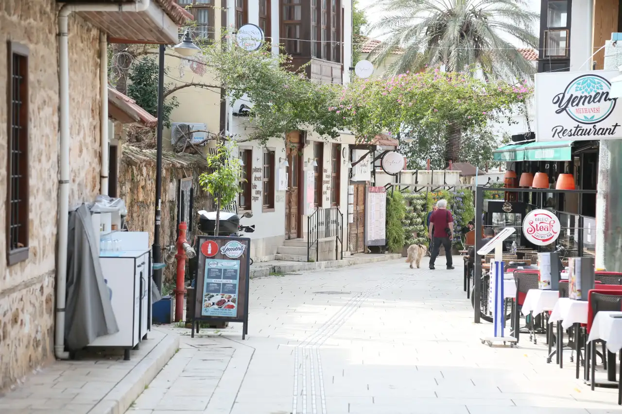 antalyada-5-yildizli-oteller-kucuk-oteller-yok-ediyor