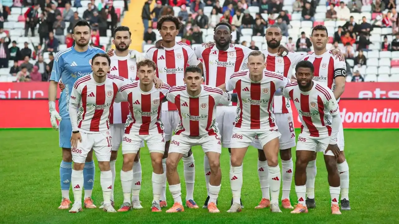 antalyasporda-inisli-cikisli-sezon-3-teknik-direktor-transfer-yasagi-ve-zorlu-5-mac