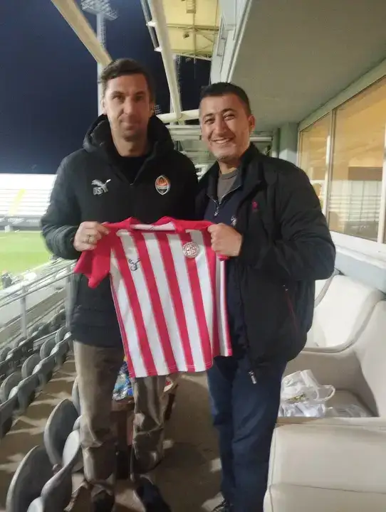 arda-turan-ve-shakhtar-donetsklilerden-bucakli-miniklere-jest