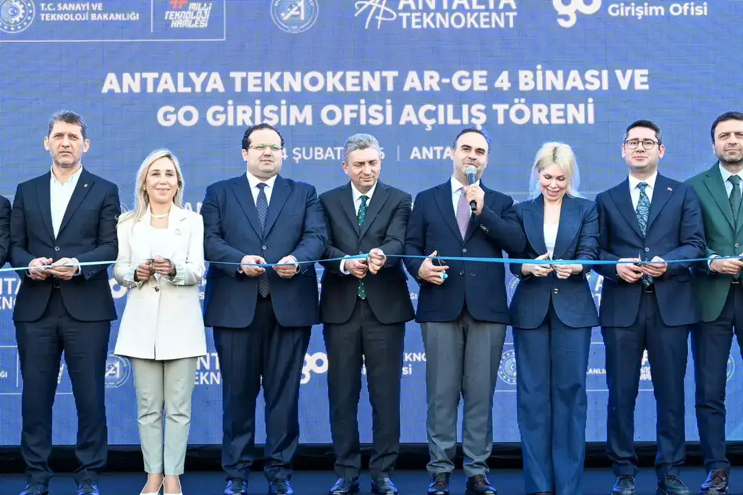 bakan-kacirdan-antalya-teknokent-paylasimi-yeni-teknoloji-yollari-dosenecek