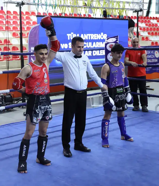 burdurda-61-universitenin-muay-thai-sampiyonluk-yarisi-basladi