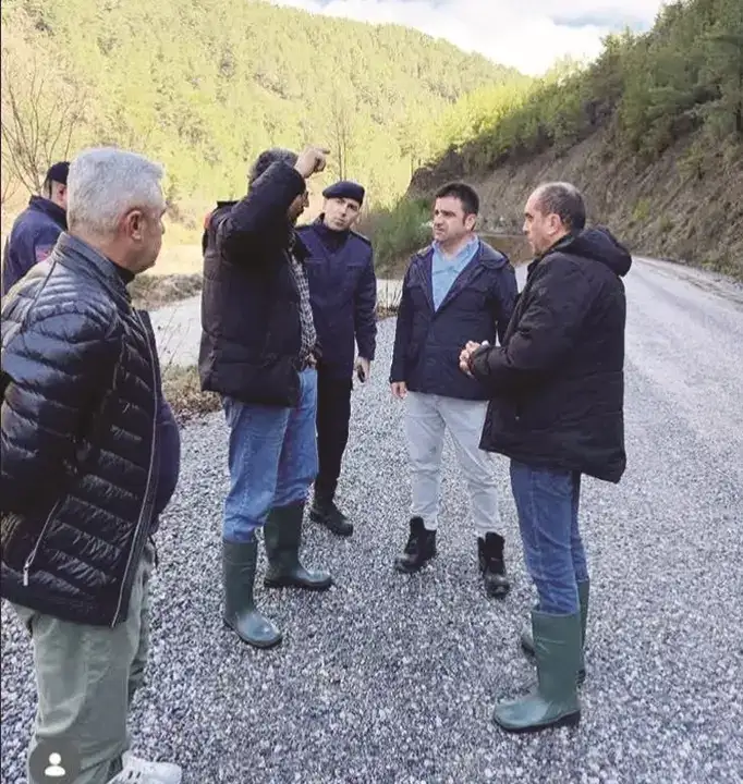 gazipasada-yol-ortadan-kayboldu-heyelanda-sugozu-yolu-ulasima-kapandi