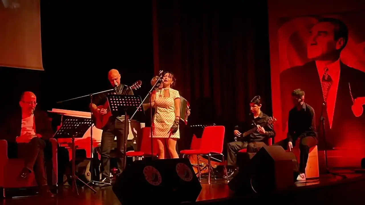 kepezde-14-subat-siir-ve-muzikle-kutlandi