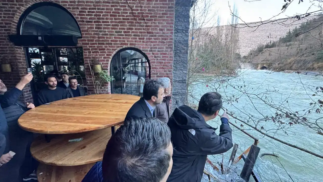 alanyada-meydana-gelen-toprak-kaymasi-sonrasi-inceleme-yapildi