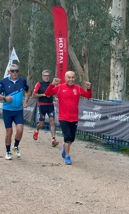 antalyali-demir-adam-ali-bidi-izmir-duatlonundan-birincilikle-dondu