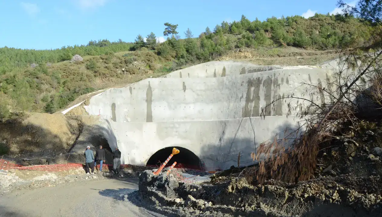 serikteki-tunel-insaatinda-kaza-2-isci-yaralandi