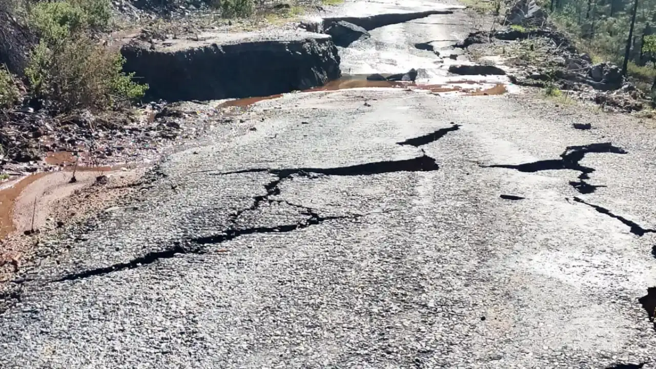 alanyada-firtinanin-biraktigi-izleri-ortadan-kaldirmak-icin-mudahale-suruyor