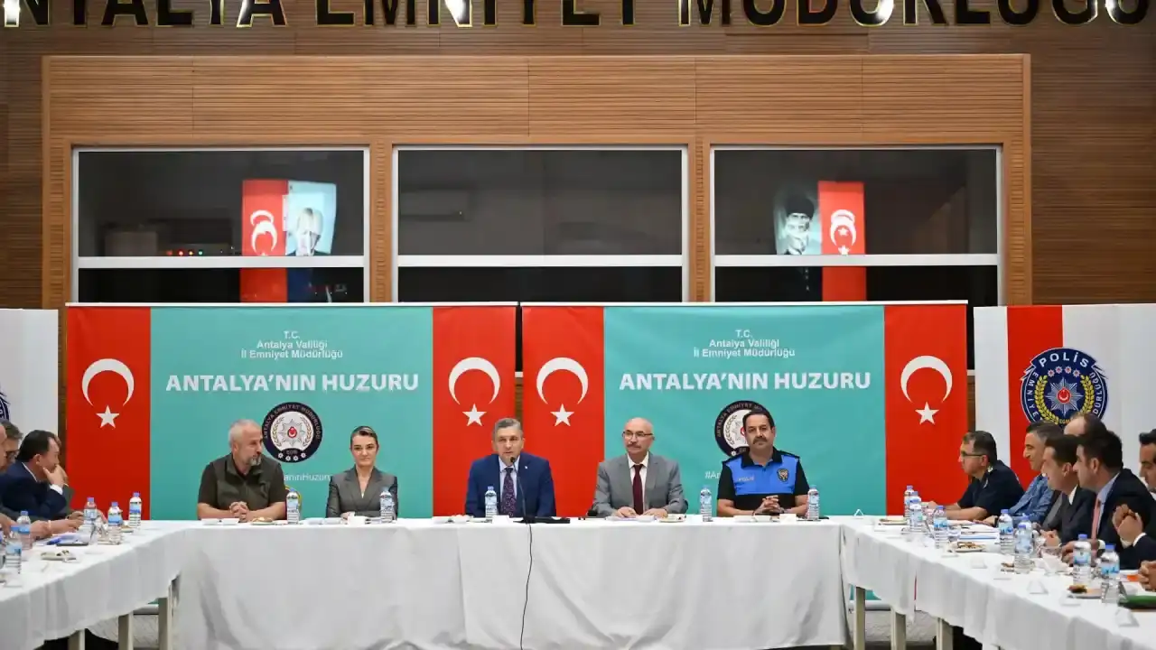 antalyada-sokak-hayvanlari-icin-ortak-akil