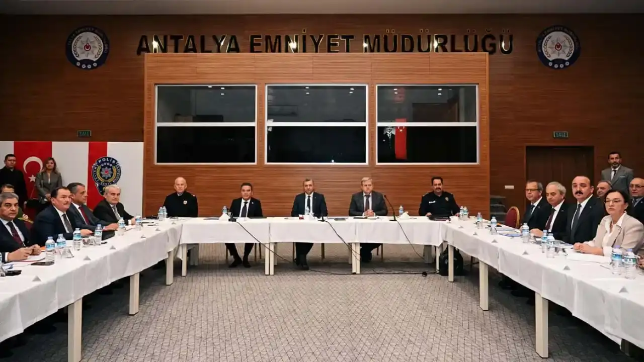 antalyada-sokak-hayvanlari-icin-ortak-akil