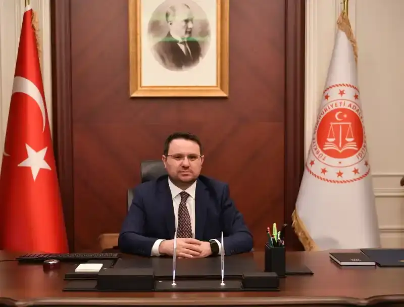 chp-lideri-ozgur-ozelden-adalet-bakani-akin-gurleke-hodri-meydan